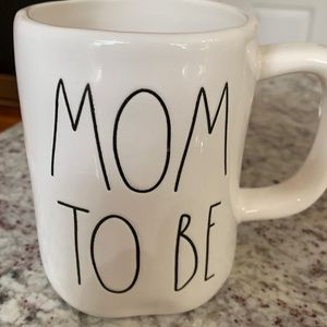 Rae Dunn 'mom to be' mug